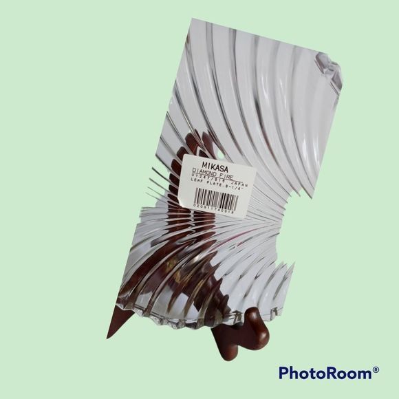 Mikasa Leaf Diamond Fire Ribbed Crystal Plate NWT's - Picture 4 of 4